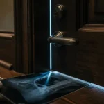 Ouvrir une porte : porte claquée, radiographie sous la porte, sans rien casser