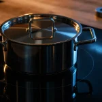 Fonctionnement plaque induction : chaleur dans la casserole, aimant et casserole