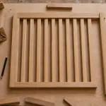 Fabriquer claustra bois : tasseaux droits en atelier